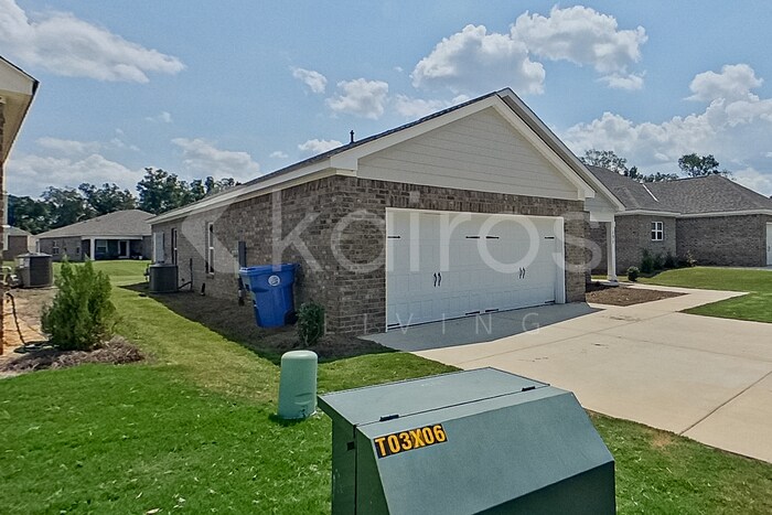 Building Photo - 131 Denise Dr