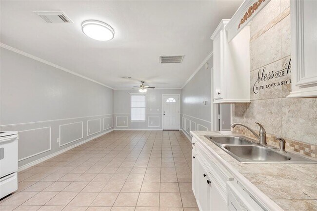 Building Photo - 7900 Fm-2354