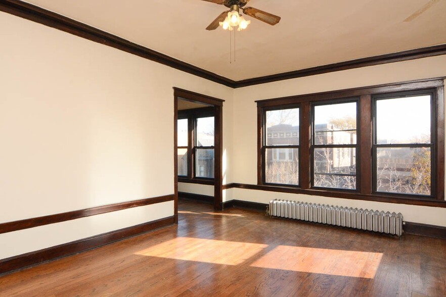 Building Photo - 2428 N Sawyer Ave