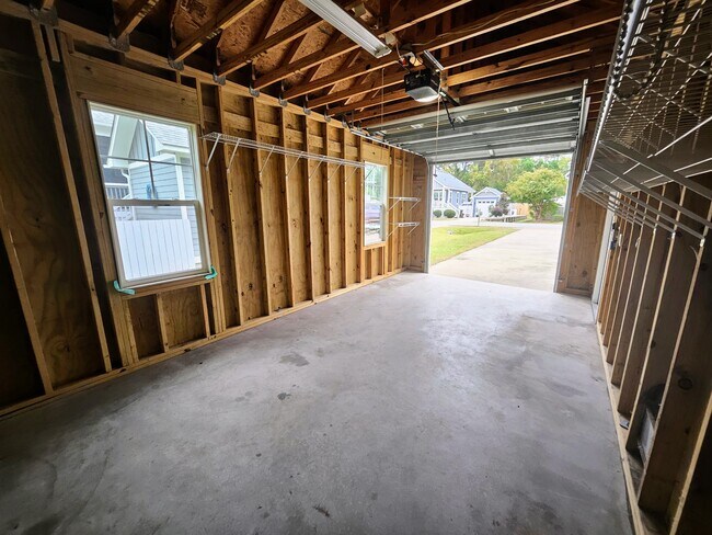 Building Photo - 803 Lindsey Ln