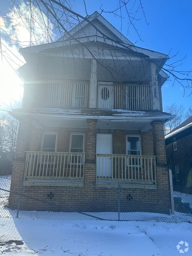 Building Photo - 2 Bedroom Apartments E. 43/Superior Rd.