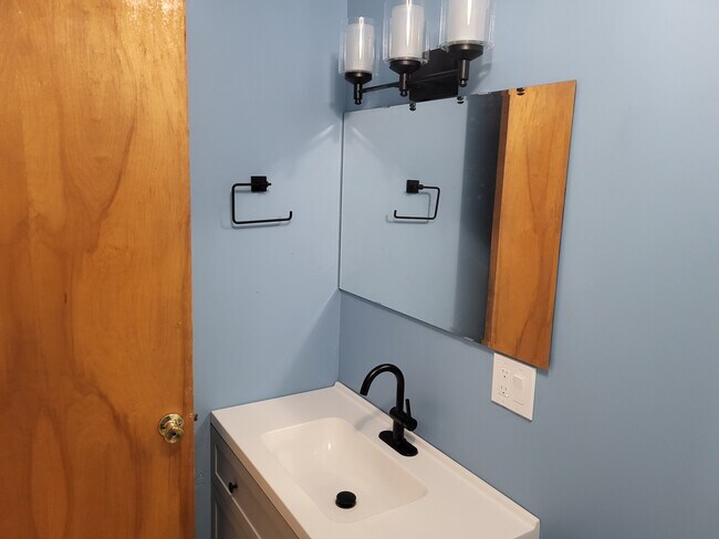 Building Photo - 1624 Lakewood Ave