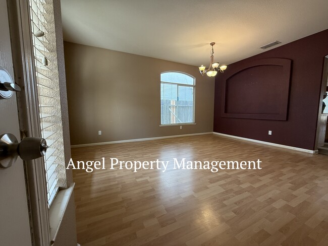 Building Photo - 2125 Galen Dr