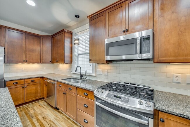 Building Photo - Gorgeous 4 bedroom 3.5 bath home in Riverwalk of Rock Hill!