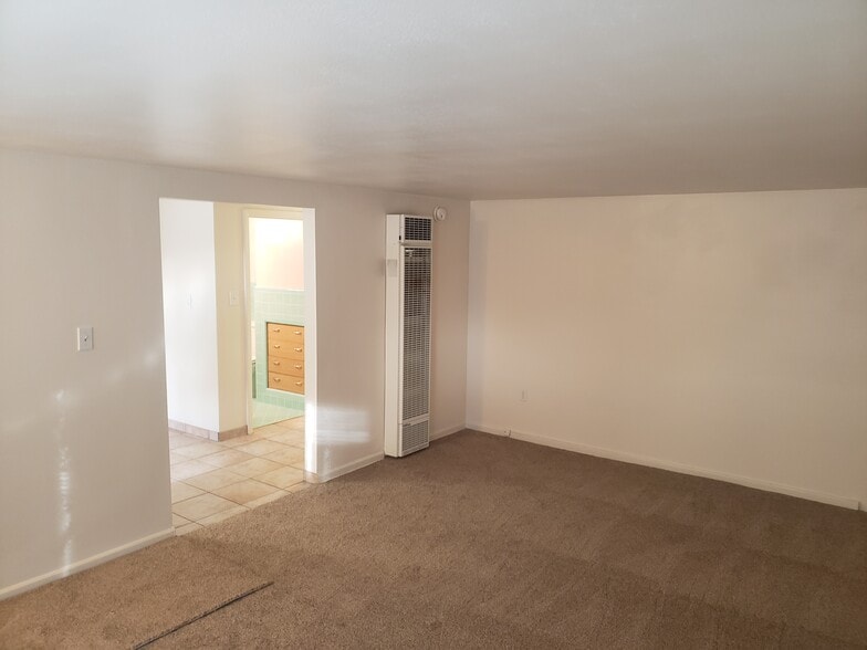 Building Photo - 433 1300 E