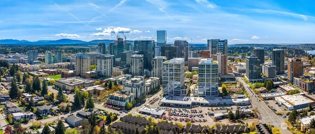 Building Photo - Rare Townhome 2 bed 2 bath in Heart of Bellevue Downtown