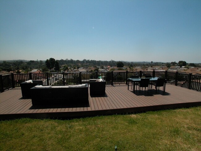 Building Photo - Charming 4-Bed 3-Bath in Paradise Hills