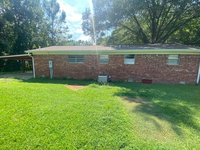 Building Photo - 115 Blair St