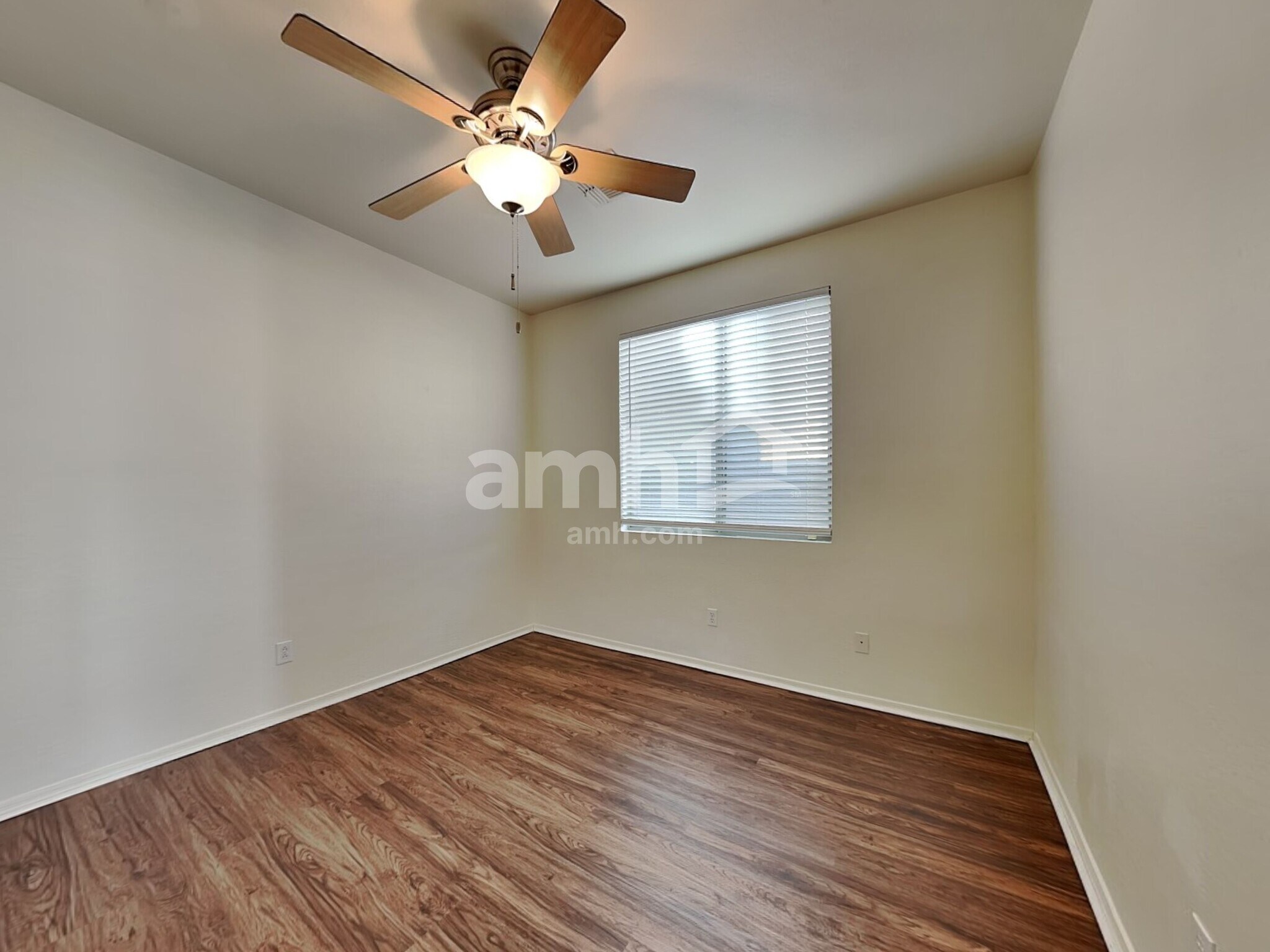 Building Photo - 8027 W Clara Ln