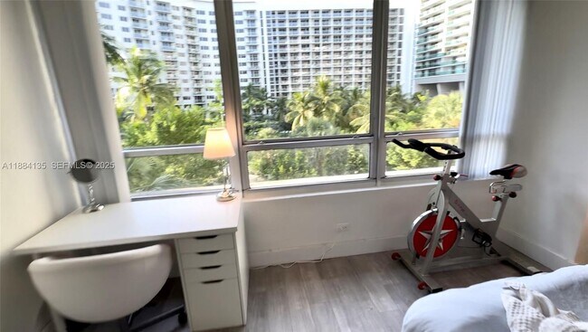 Building Photo - 1500 Bay Rd