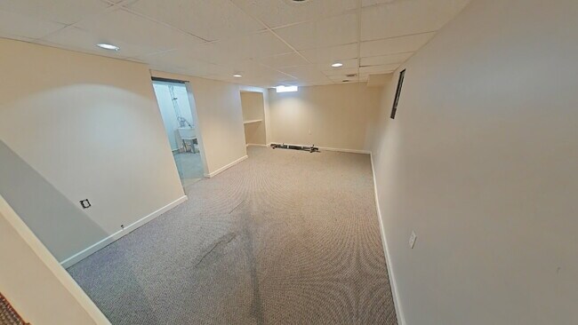 Building Photo - "2-Bed Condo Retreat in Clinton Township – Cozy Comfort Awaits!"