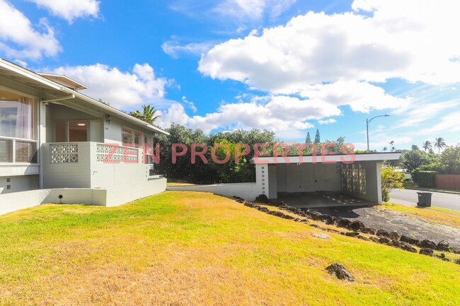 Building Photo - Lower Waialae Iki 3 Bedroom, 2 Bath Single...