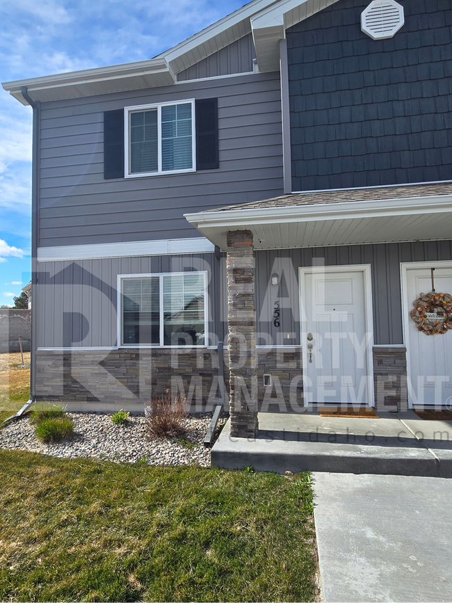 Building Photo - Bright & Clean 3 Bedroom, 2.5 Bathroom Townhome for Rent in Idaho Falls by Real Property Manageme...
