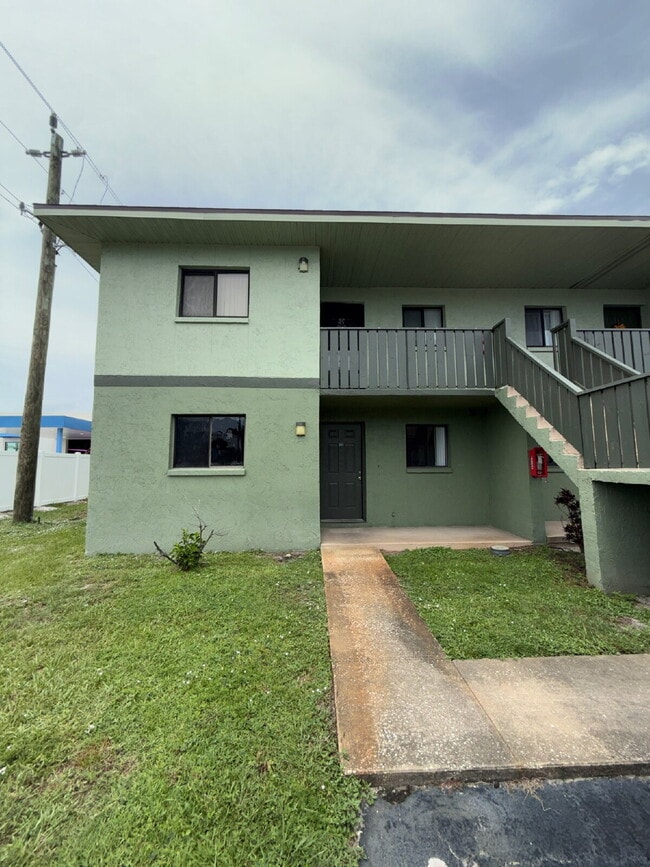 Building Photo - 2 bedroom, 2 bathroom in College Pines!