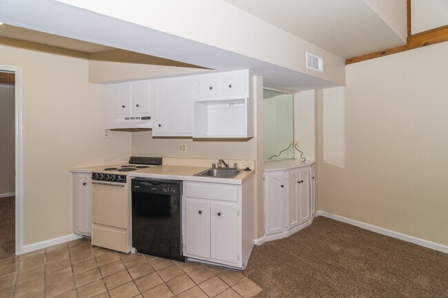 Building Photo - 2519 Forest Home Rd