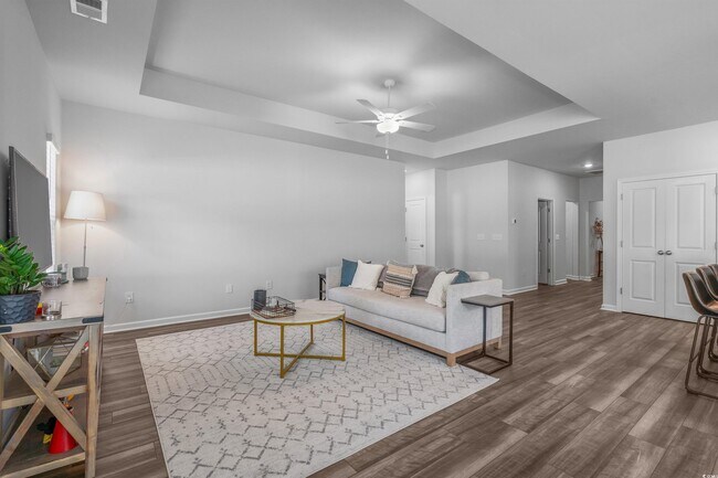 Building Photo - 655 Parker Ct