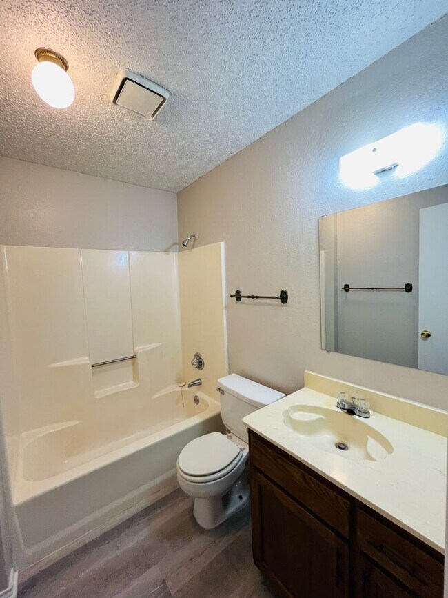 Building Photo - 320 Spring Branch Ln