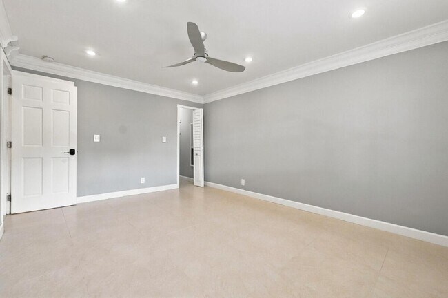 Building Photo - 3017 N Oakland Forest Dr