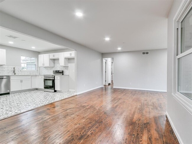 Building Photo - 1429 Casady Ln