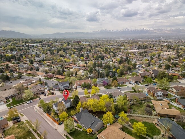 Building Photo - Spacious 5-Bedroom Home for Rent in Sandy, UT