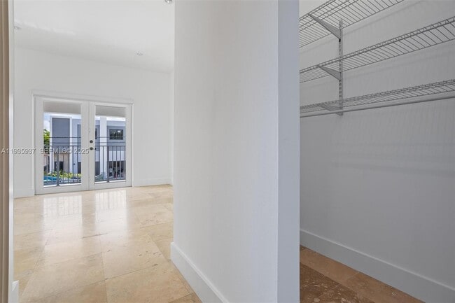 Building Photo - 2784 SW 34th Ave