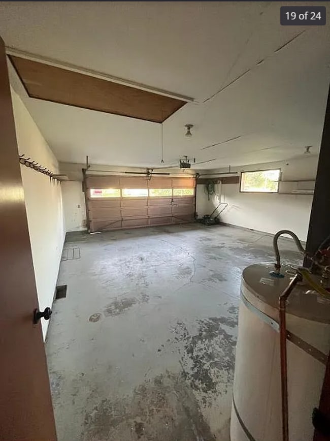 Building Photo - 3-Bed 2-bathroom Home