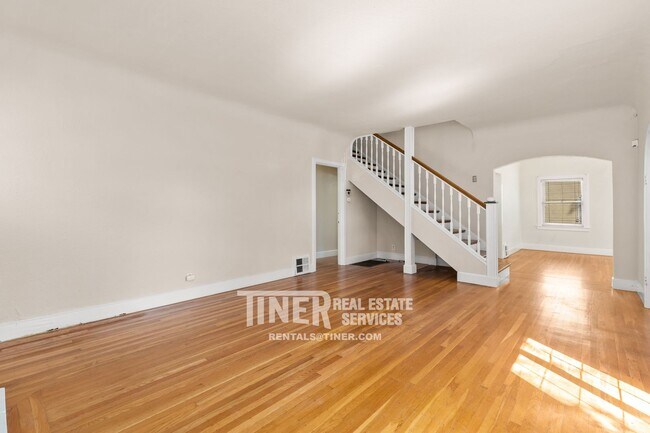 Building Photo - 842 42nd St