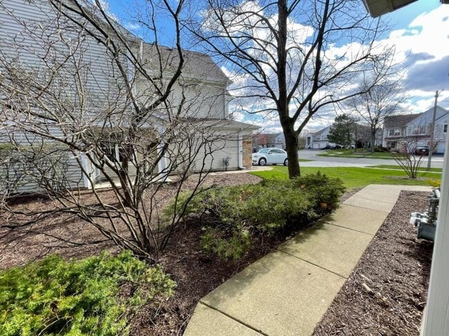 Building Photo - 2 bedroom in CAROL STREAM IL 60188