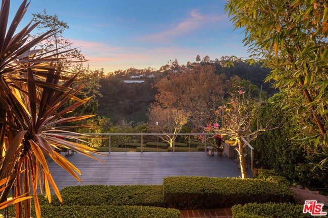 Building Photo - 1415 Summitridge Dr