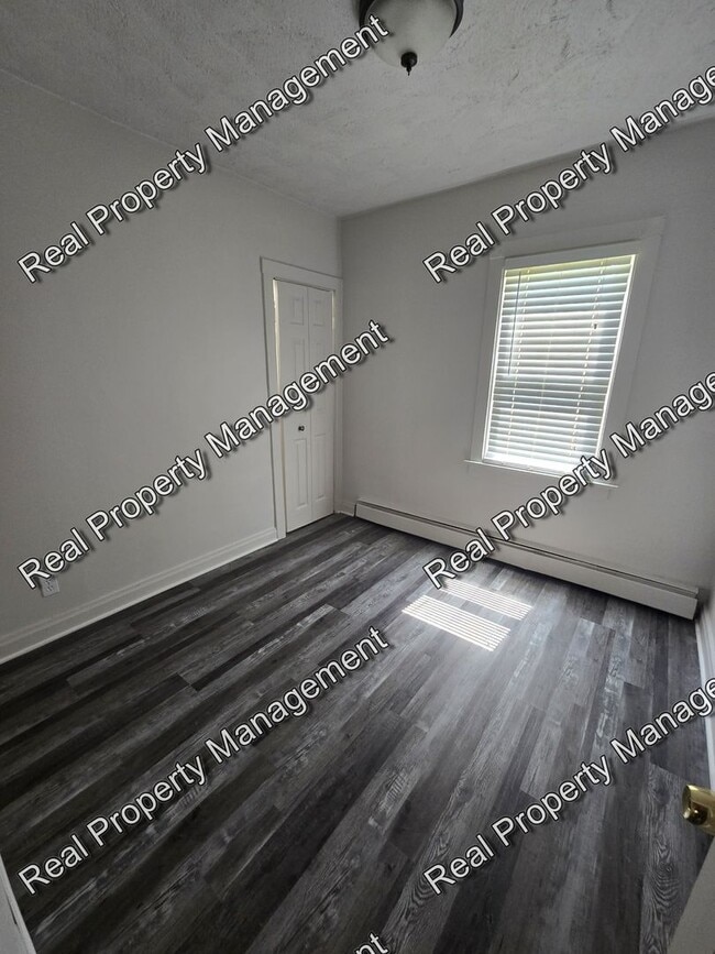Building Photo - Two Bedroom Ranch