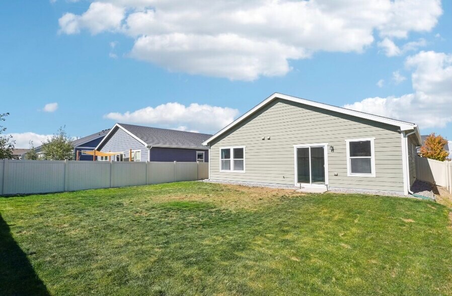 Building Photo - 628 Overland Trl