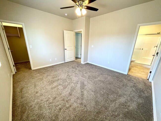 Building Photo - Centrally Located 3BR Home Near Airway Ave | Granite Kitchen, 2-Car Garage & Fenced Yard!