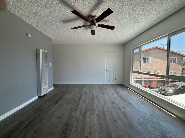 Building Photo - 851 W 95th St