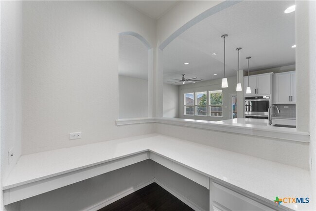 Building Photo - 942 Blue Violet