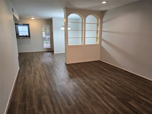 Building Photo - 12968 Trail Hollow Dr