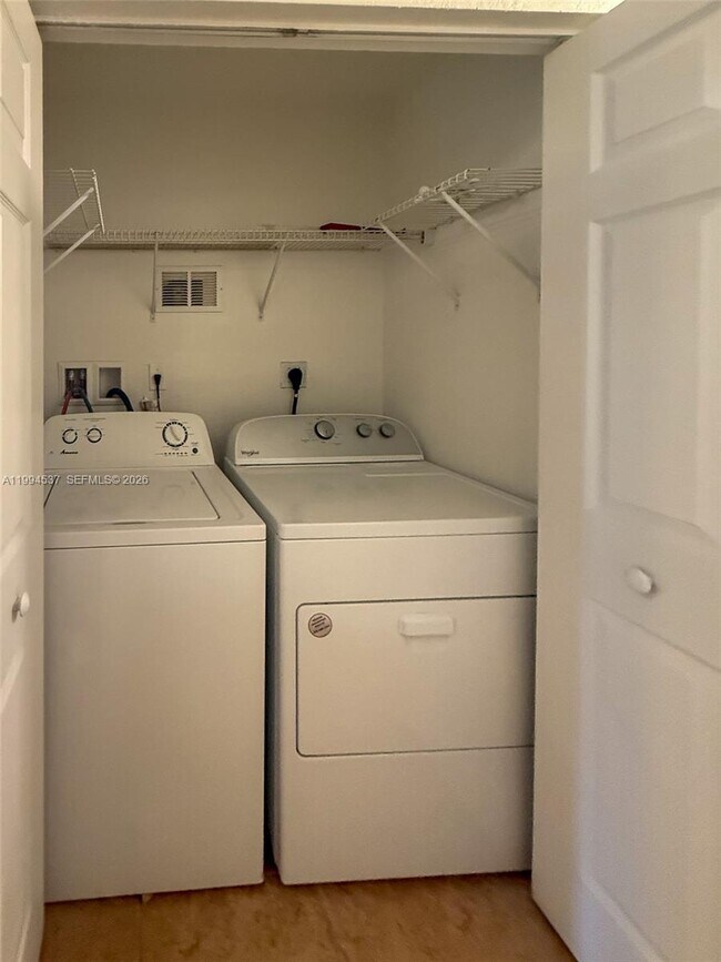 Building Photo - 8899 NW 107 Ct