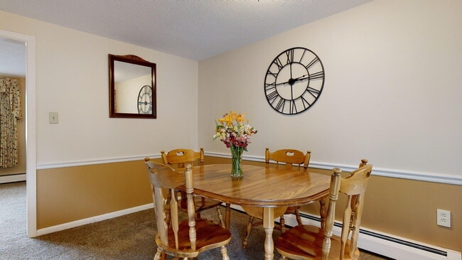 Building Photo - 3 bed, 2 bath house with solar panels! No ...