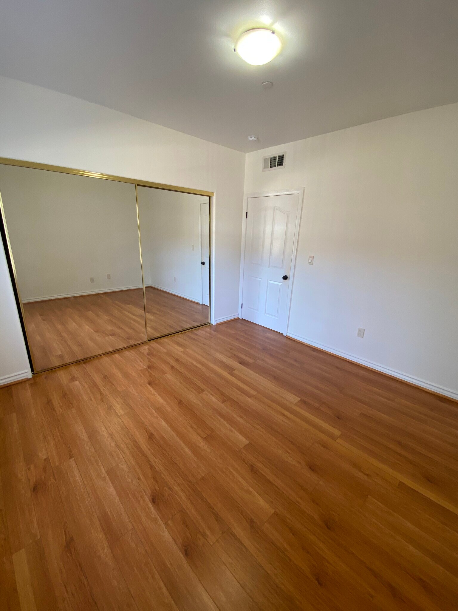Building Photo - 428 E Santa Anita Ave