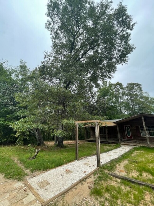 Building Photo - Rustic home in Citronelle