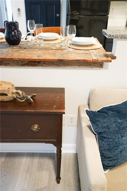 Building Photo - 603 Thames St