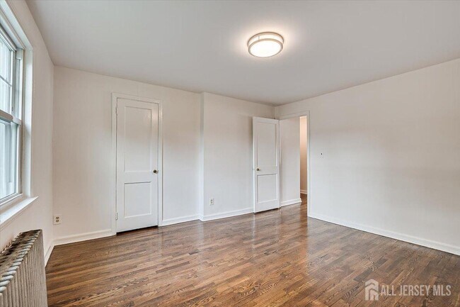 Building Photo - 9 Roosevelt Ct