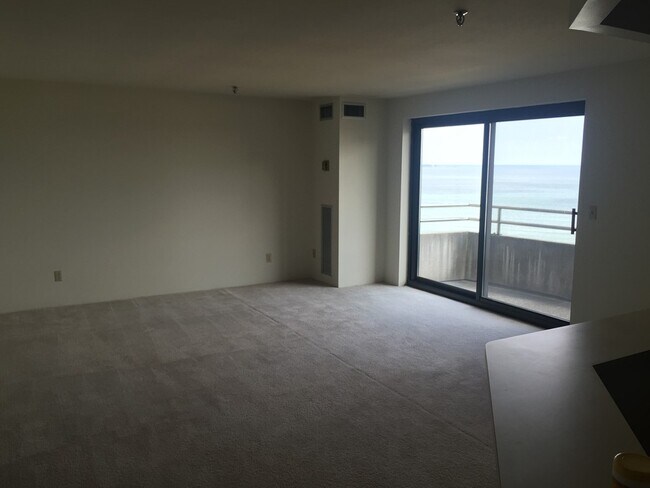 Building Photo - 364 Ocean Ave