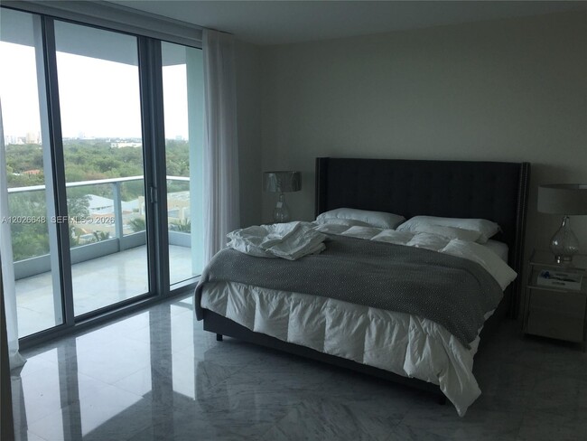 Building Photo - 2627 S Bayshore Dr