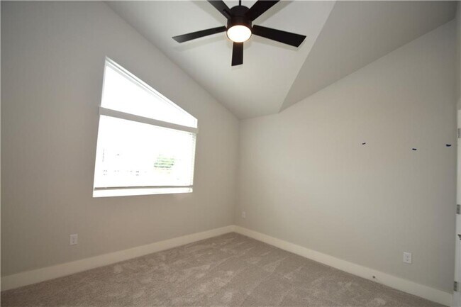 Building Photo - 481 Amethyst Rd
