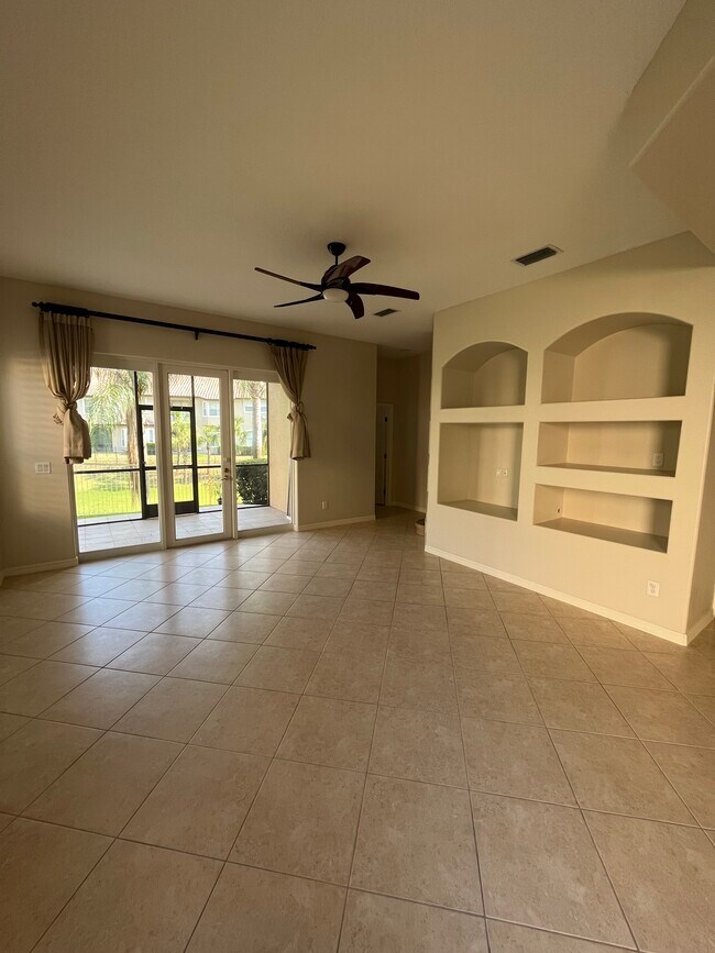 Building Photo - 8760 The Esplanade Ct