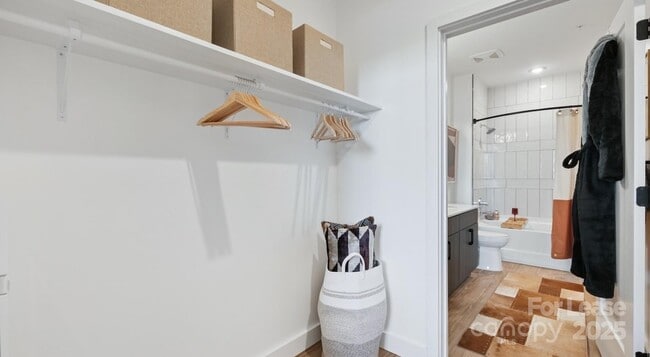 Building Photo - 1007 S Mint St