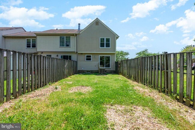 Building Photo - 324 Talbot Ct