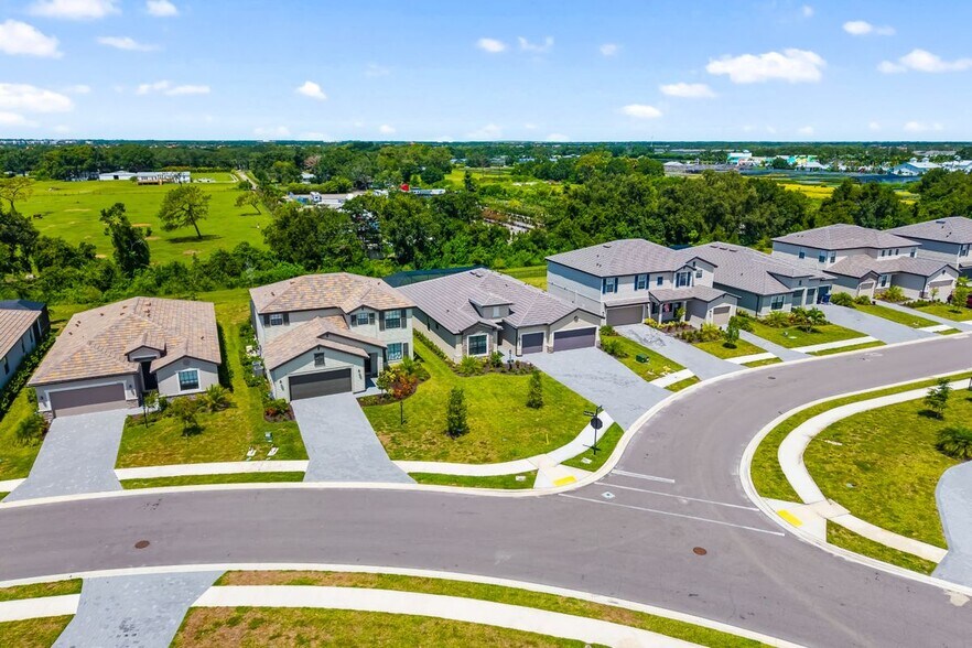 Building Photo - 5030 Saratoga Springs Run