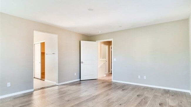 Building Photo - 4959 Camarillo Ln