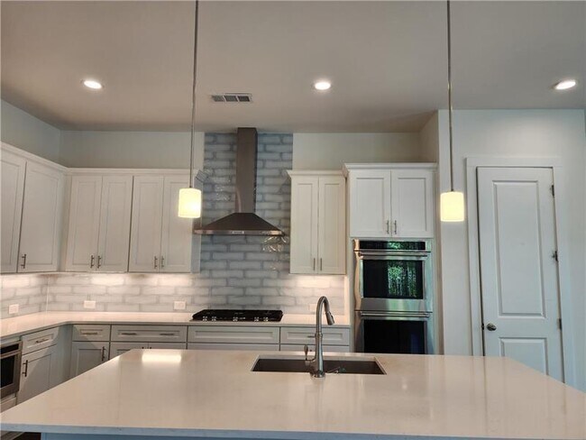 Building Photo - 1241 Westshore Dr